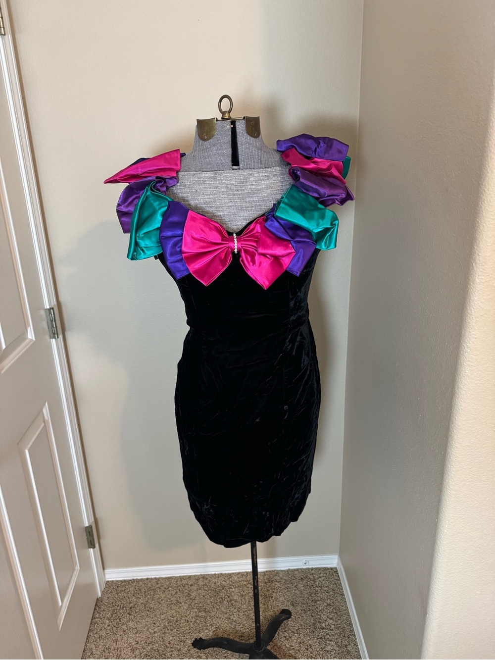 VTG 80s Steppin Out Black Velvet Neon Ruffle Satin Bow Prom Dress Sz 11